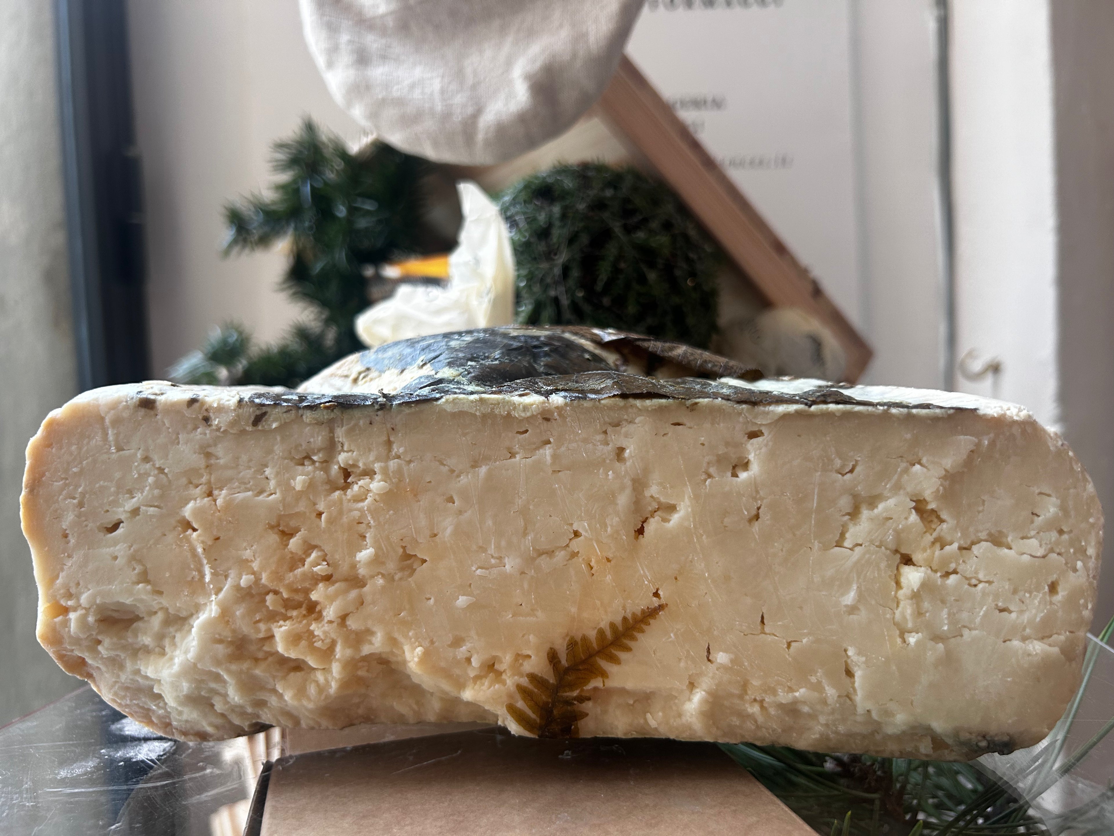 Affinato con Foglie di Castagno