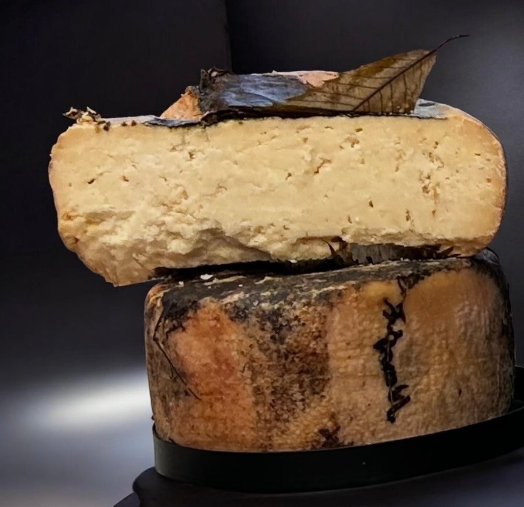 Affinato con Foglie di Castagno